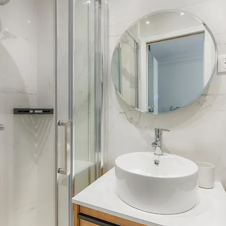 Modern Close To The Champs Elysees - - Welkeys Parigi